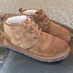 VERY lightly used UGG Neumel Boots (us size 8)